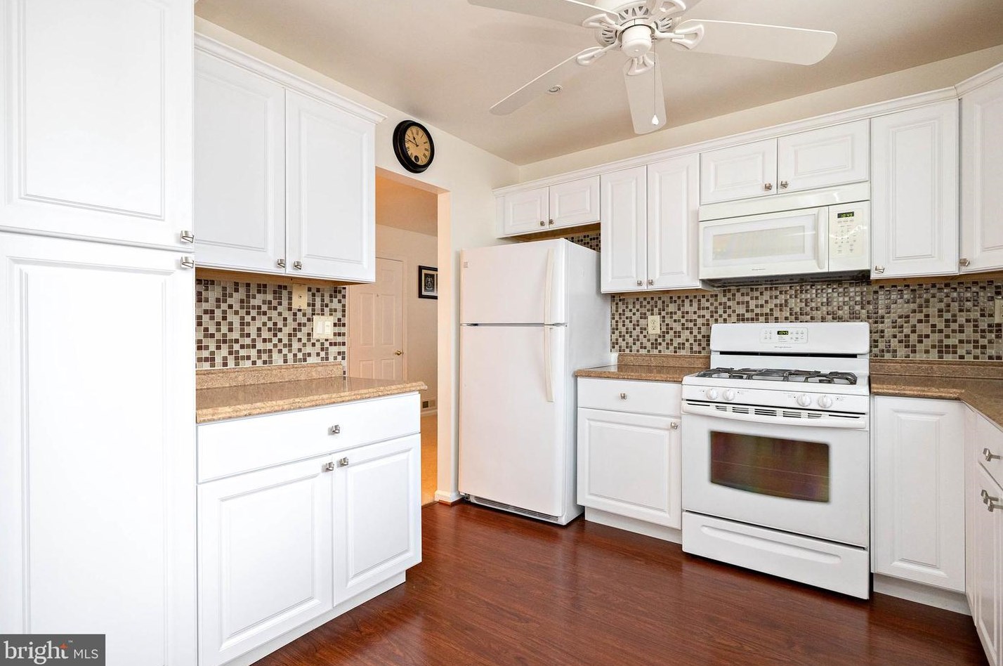 898 Westminster Dr, Southampton NJ  08088-1038 exterior