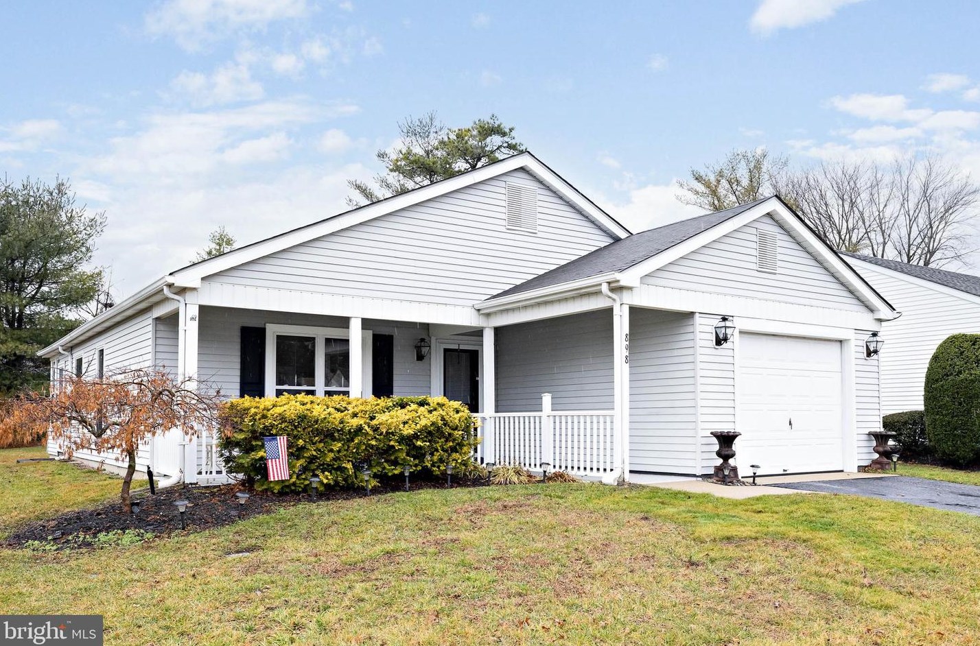 898 Westminster Dr N, Southampton, NJ 08088