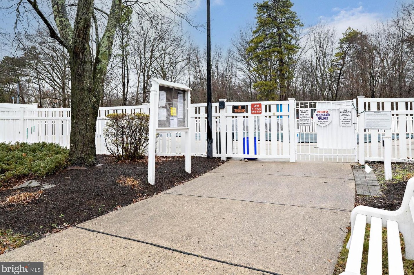 898 Westminster Dr, Southampton NJ  08088-1038 exterior