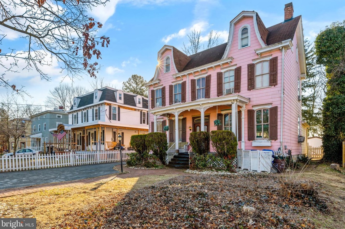 34 Church St, Beverly, NJ 08010