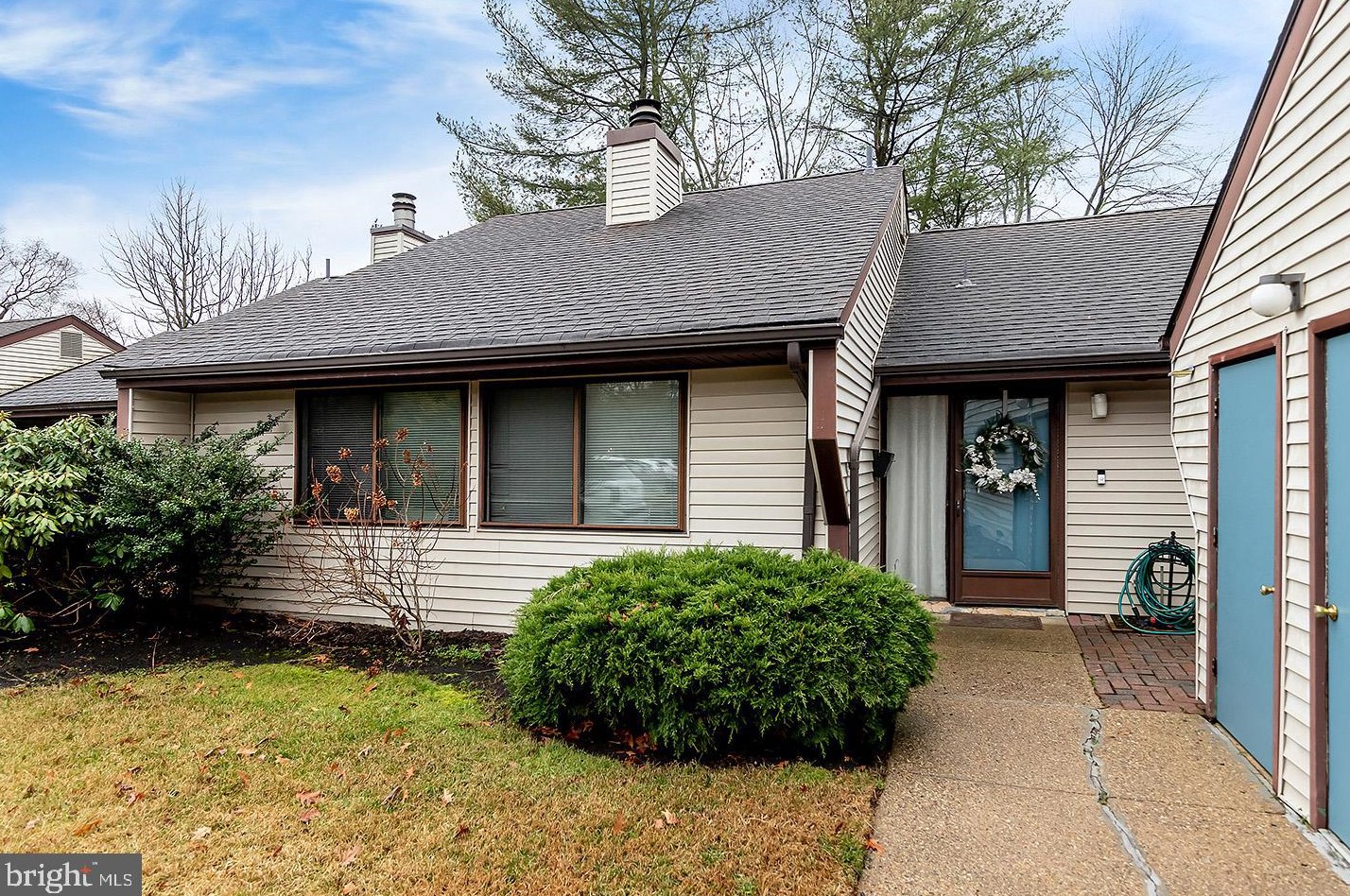 17 E Bluebell Ln, Mount Laurel, NJ 08054