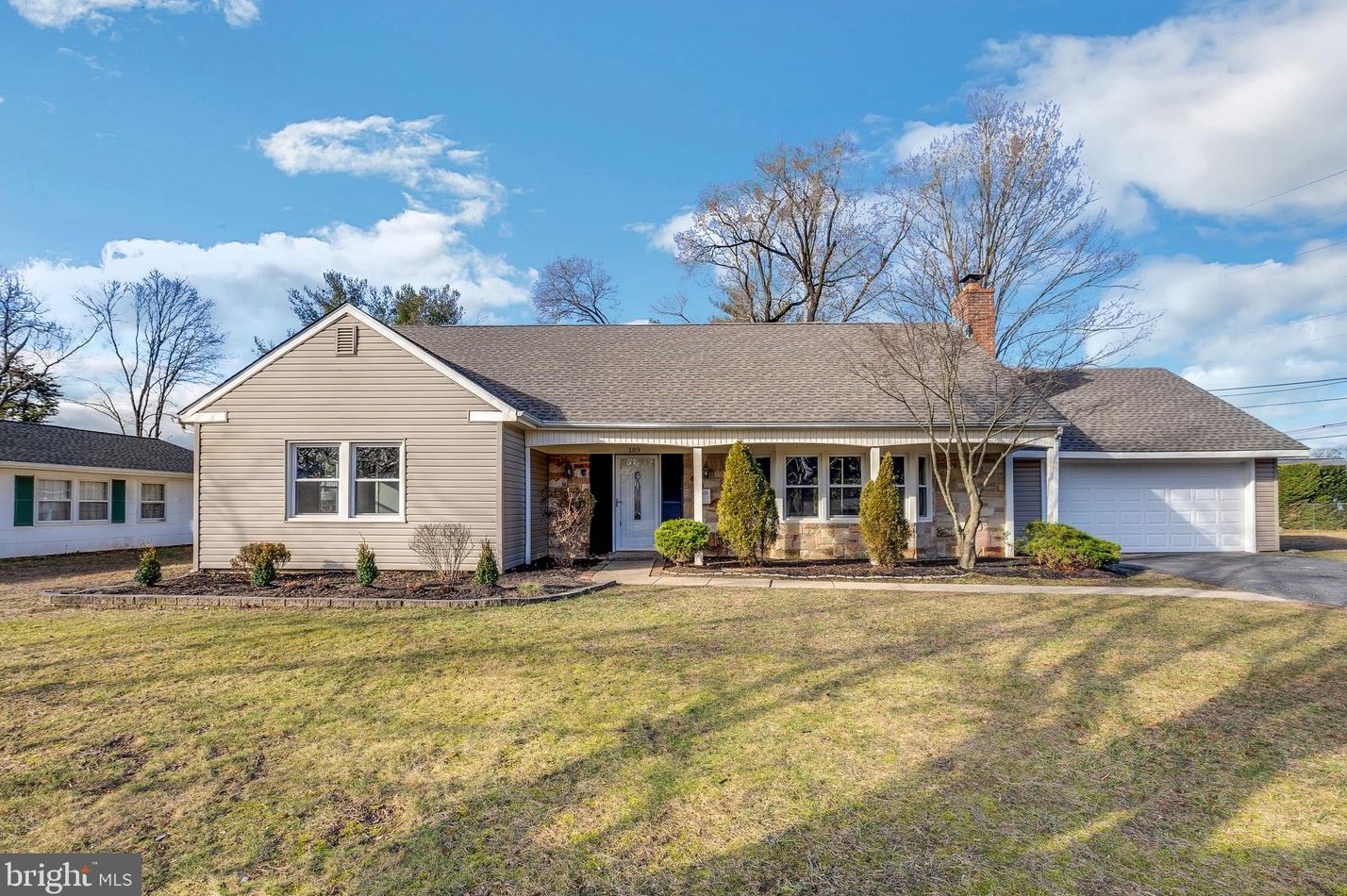 189 Club House Dr, Willingboro, NJ 08046