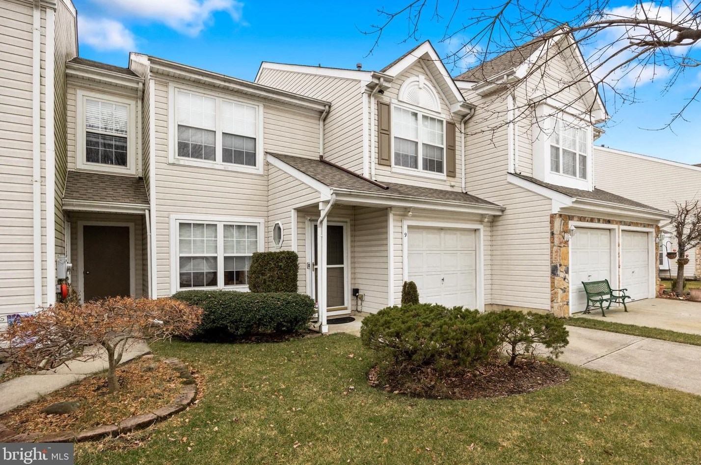 9 Buckingham Way, Mount Laurel, NJ 08054