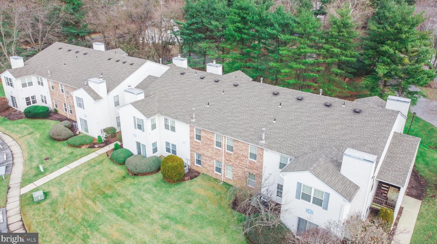 12 Village Ct, Mount Laurel NJ  08054-3002 exterior