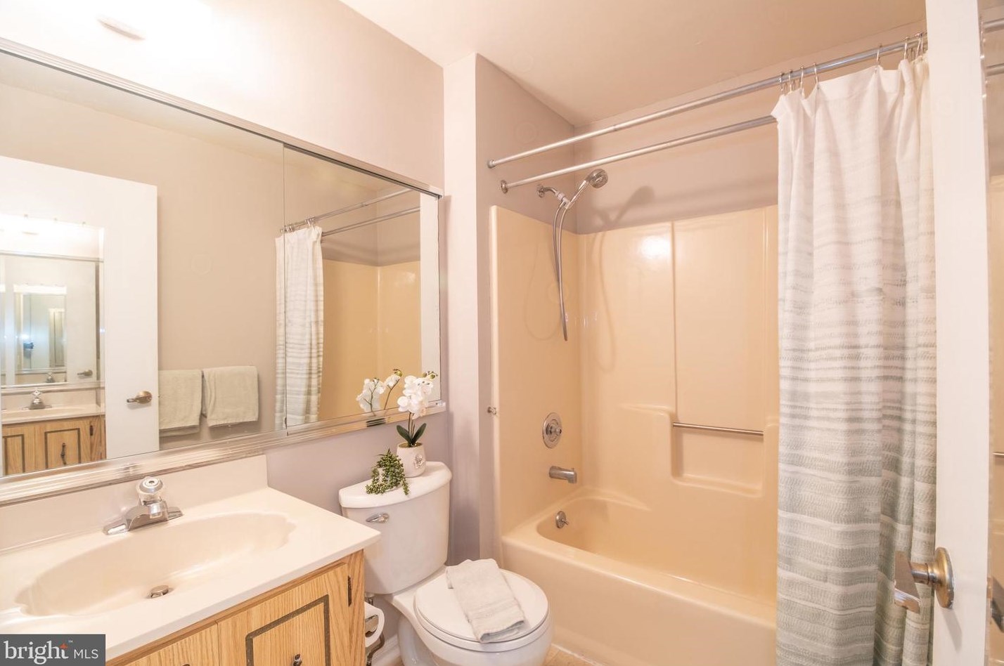 12 Village Ct, Mount Laurel NJ  08054-3002 exterior