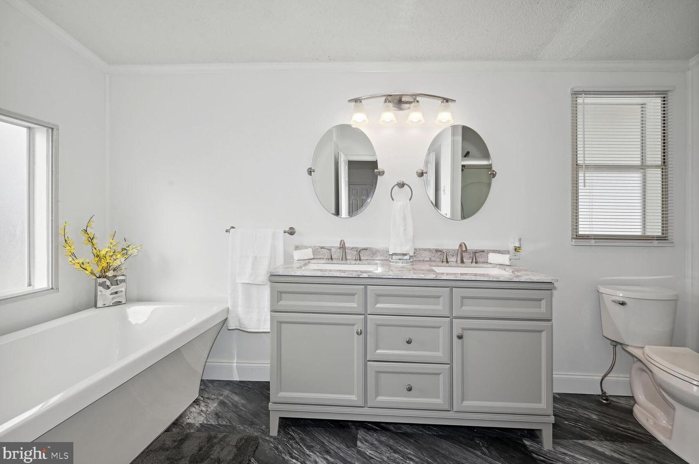 909 Koala Ln, Mount Laurel NJ  08054-4442 exterior