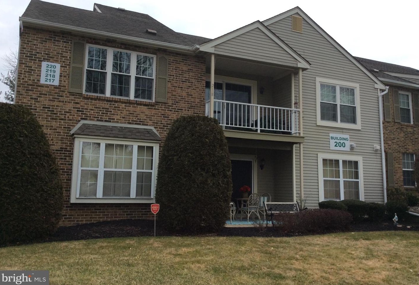 217 Thornwood Dr, Mount Laurel, NJ 08054-1812