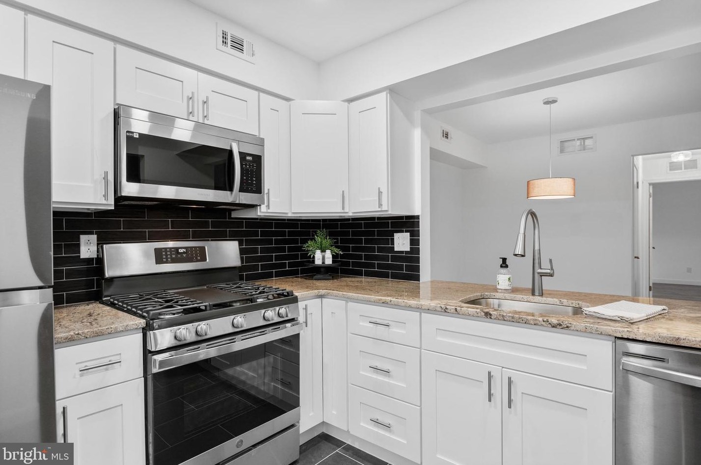 155 Bradford Ct, Mount Laurel, NJ 08054