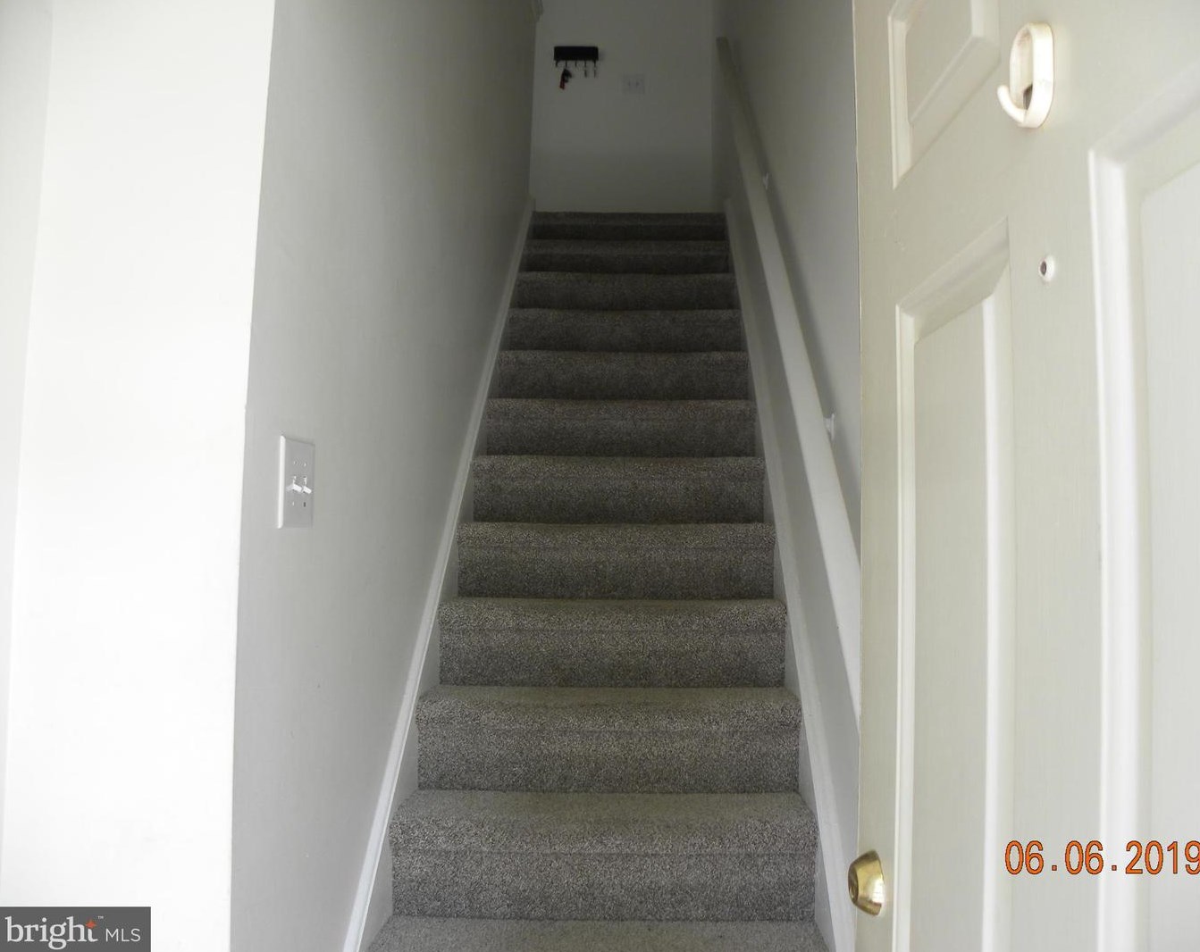 300 Mitten Ln, Mount Laurel, NJ 08054
