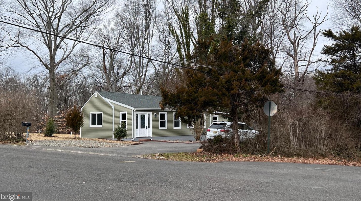 301 Ellisdale Rd, Chesterfield NJ  08515-9659 exterior