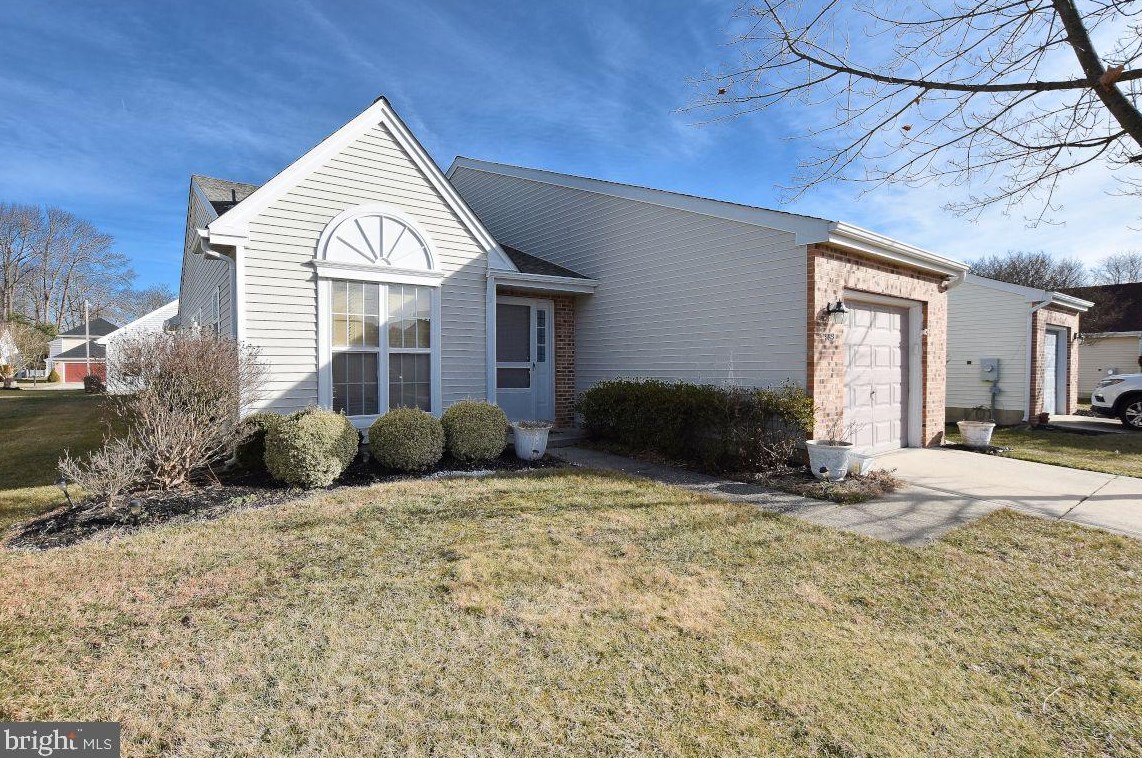 989 Larkspur Pl, Mount Laurel, NJ 08054-4953