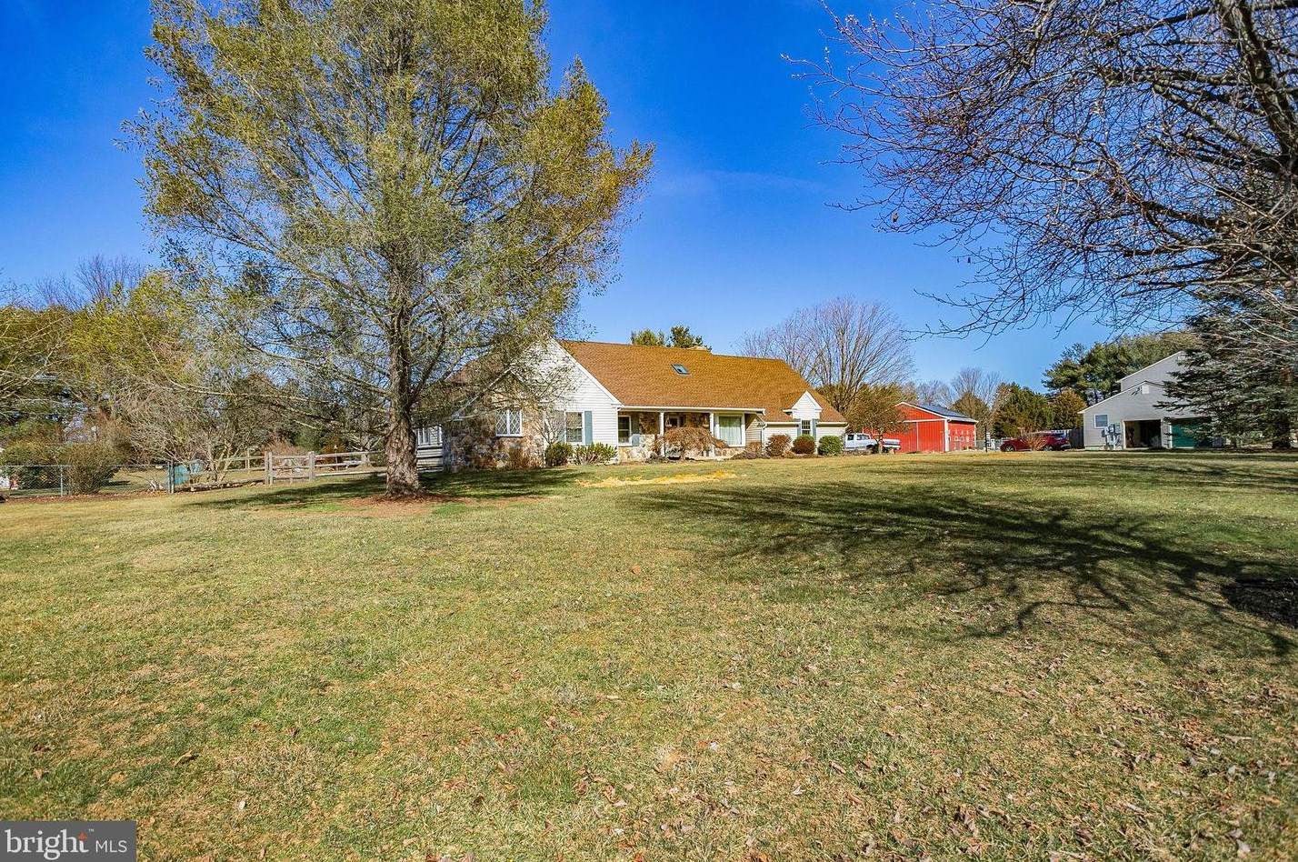 8 N Hockey Dr, Columbus, NJ 08022