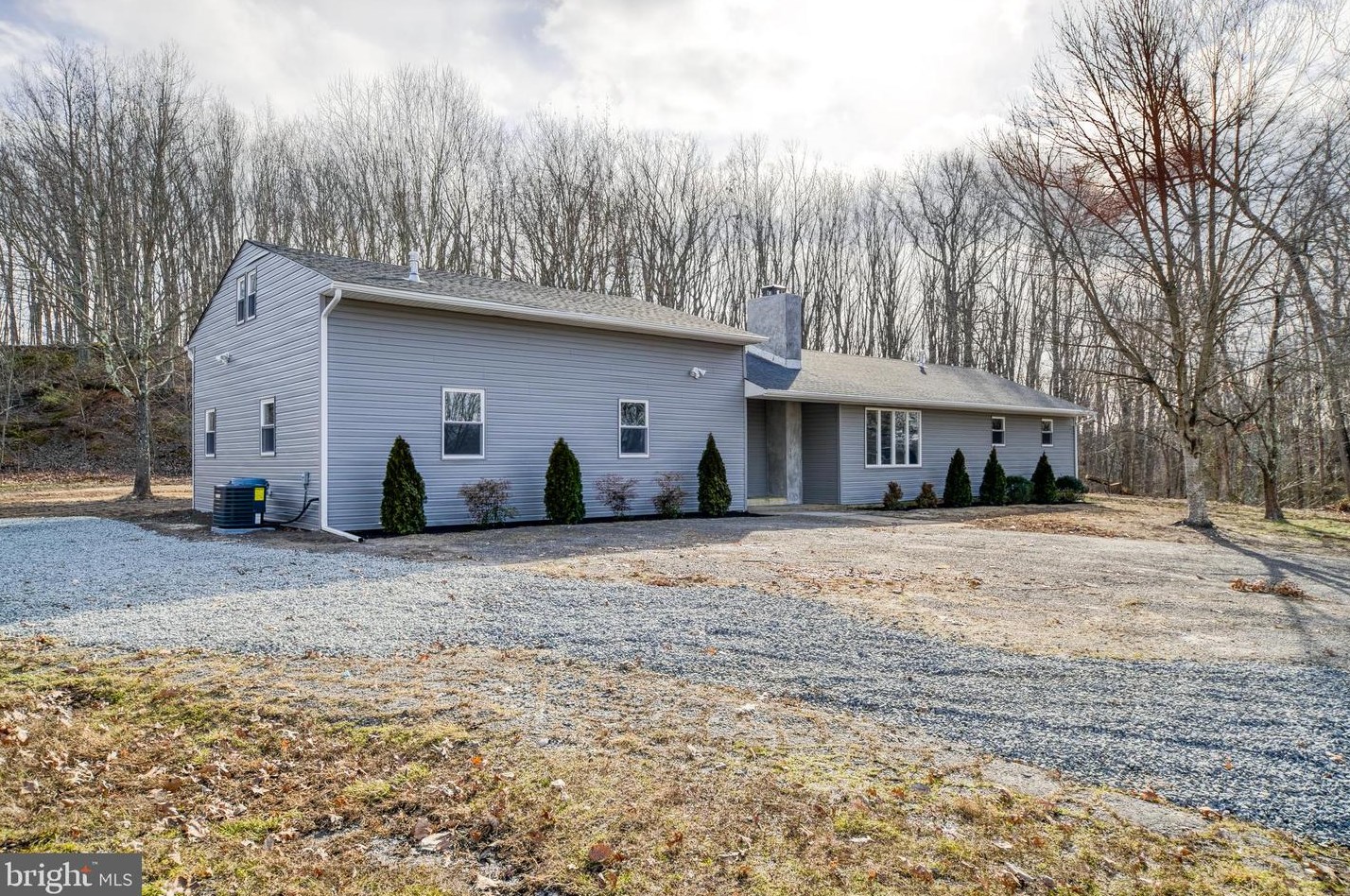 332 Juliustown Rd, Columbus, NJ 08022
