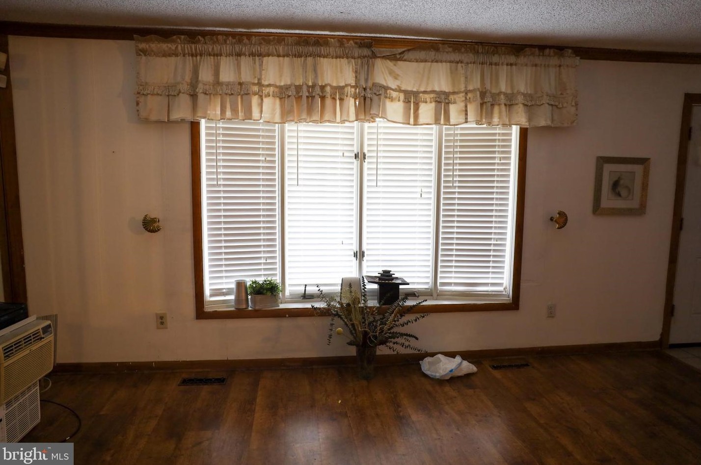 24 Hamilton Ln, Willingboro, NJ 08046