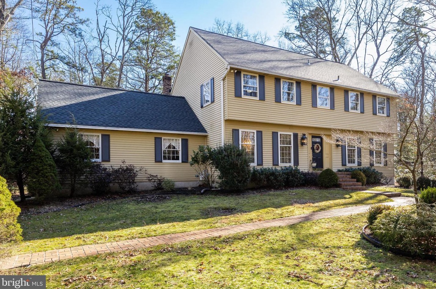 4 Centennial Dr, Medford, NJ 08055-8139