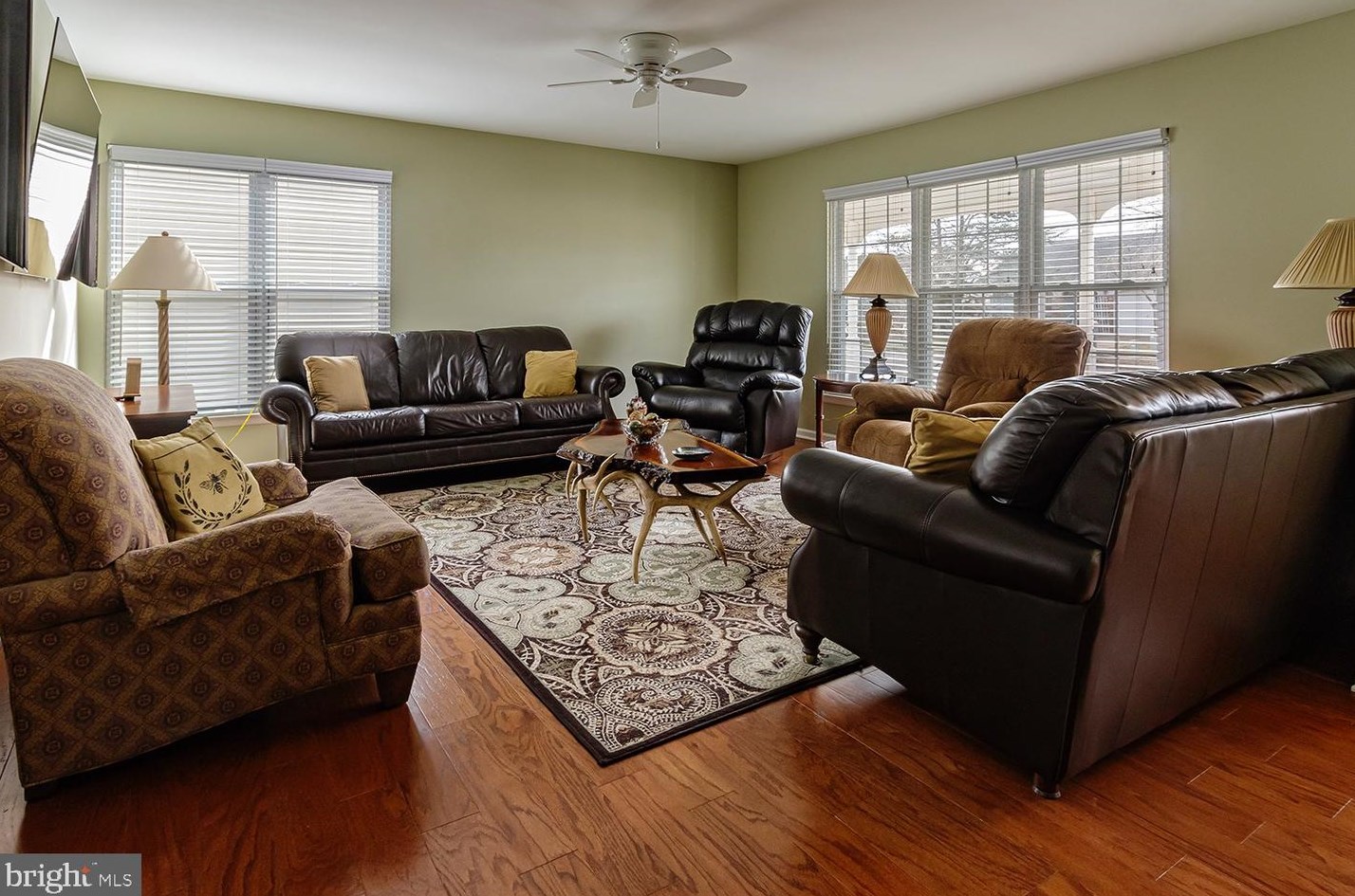 32 Cotherstone Dr, Southampton NJ  08088-1002 exterior