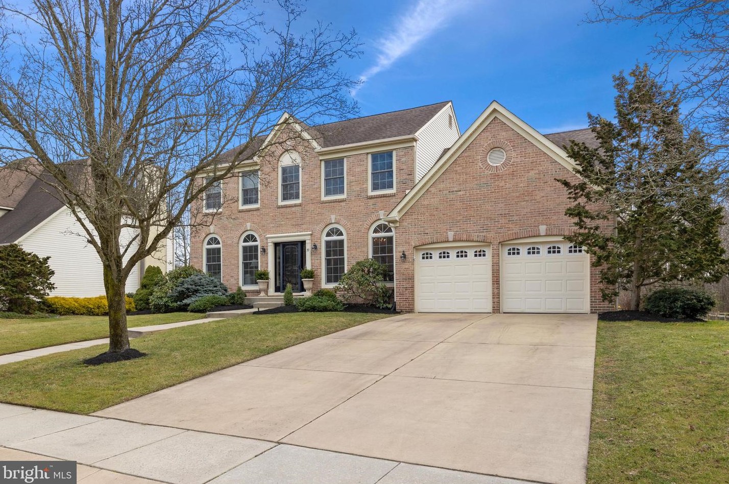 39 Daylily Dr, Mount Laurel, NJ 08054