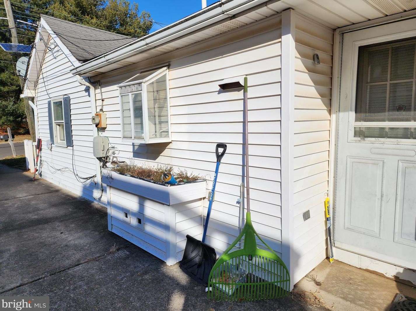218 Elizabeth St, Chesterfield, NJ 08505-1403