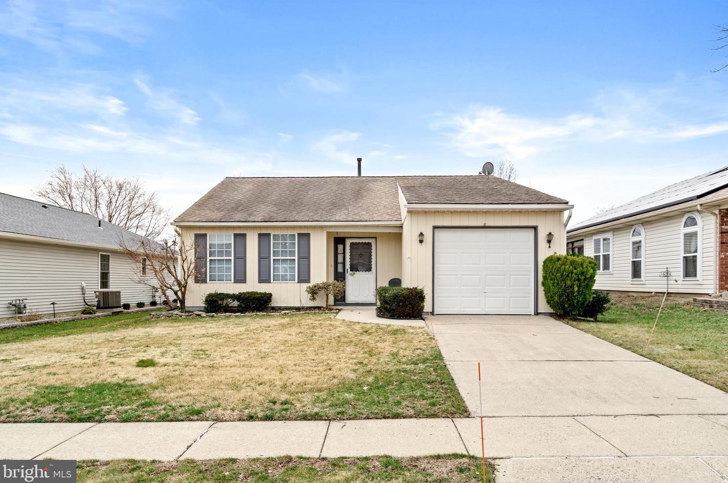 8 Cottage Ln W, Columbus, NJ 08022