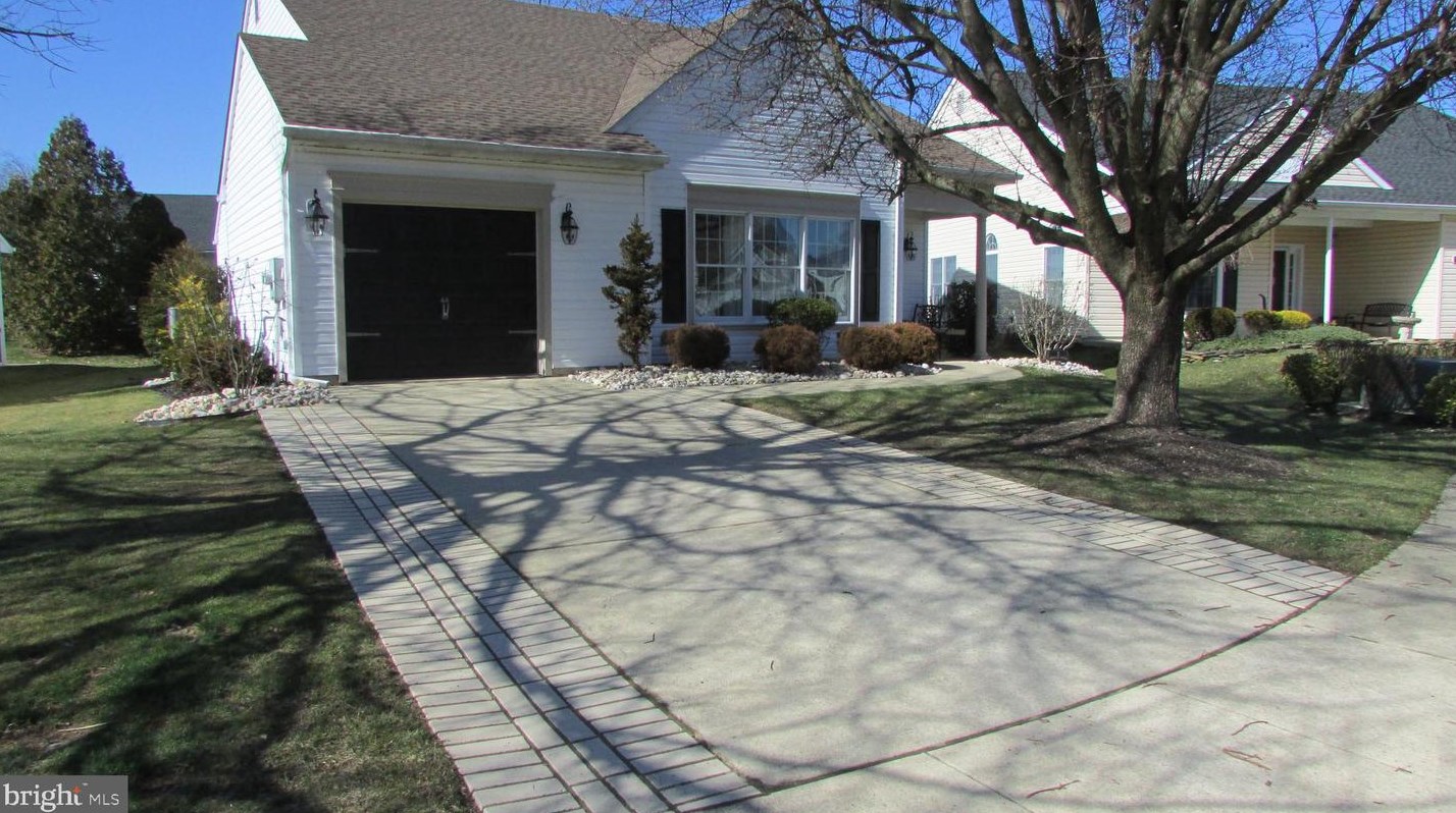 3 Parkview Cir, Columbus, NJ 08022