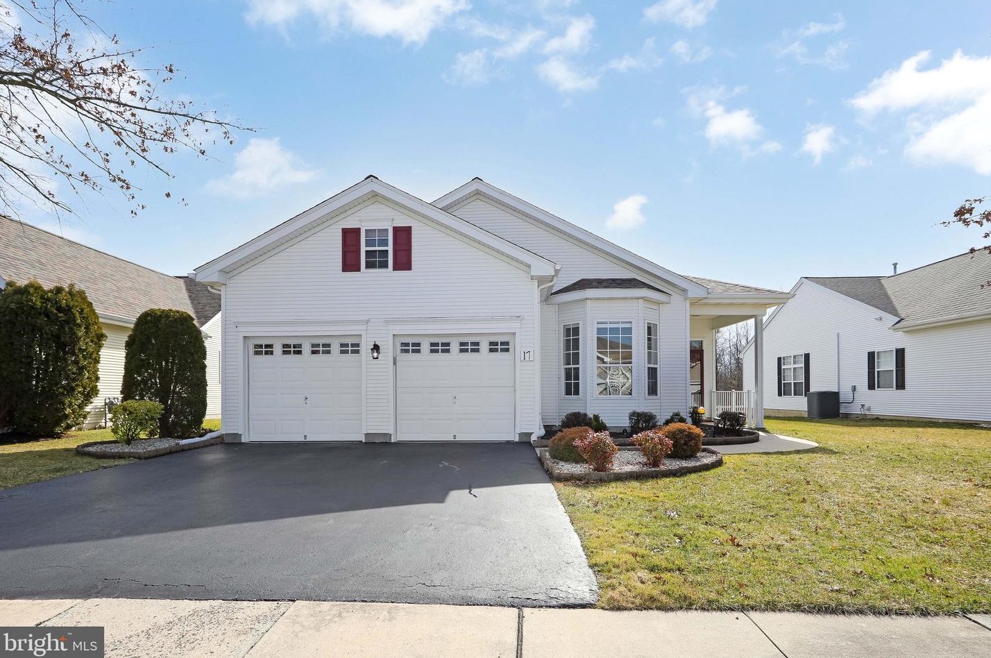 17 Ellington Dr, Columbus, NJ 08022