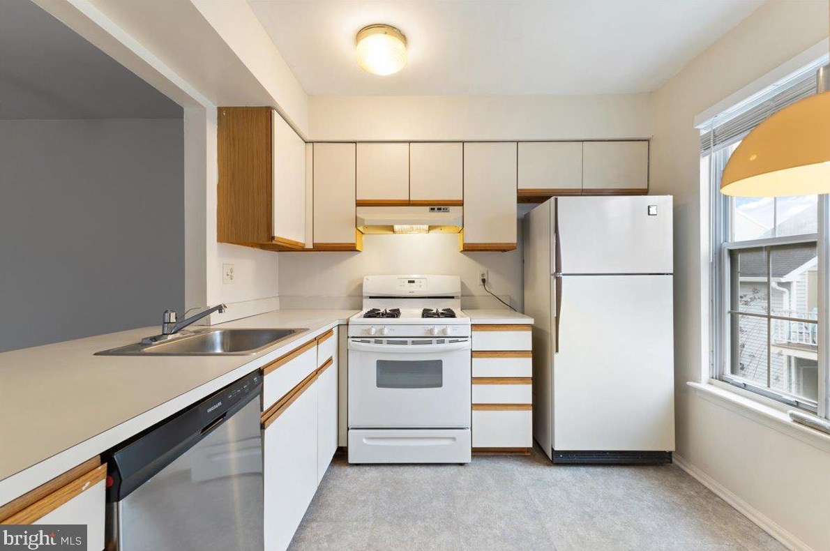 1908 Ralston Dr, Mount Laurel NJ  08054-3393 exterior