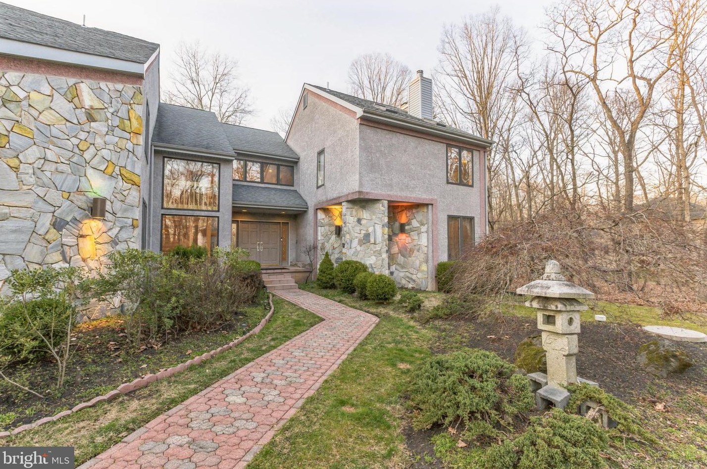 7 Pine Acres Dr, Medford, NJ 08055