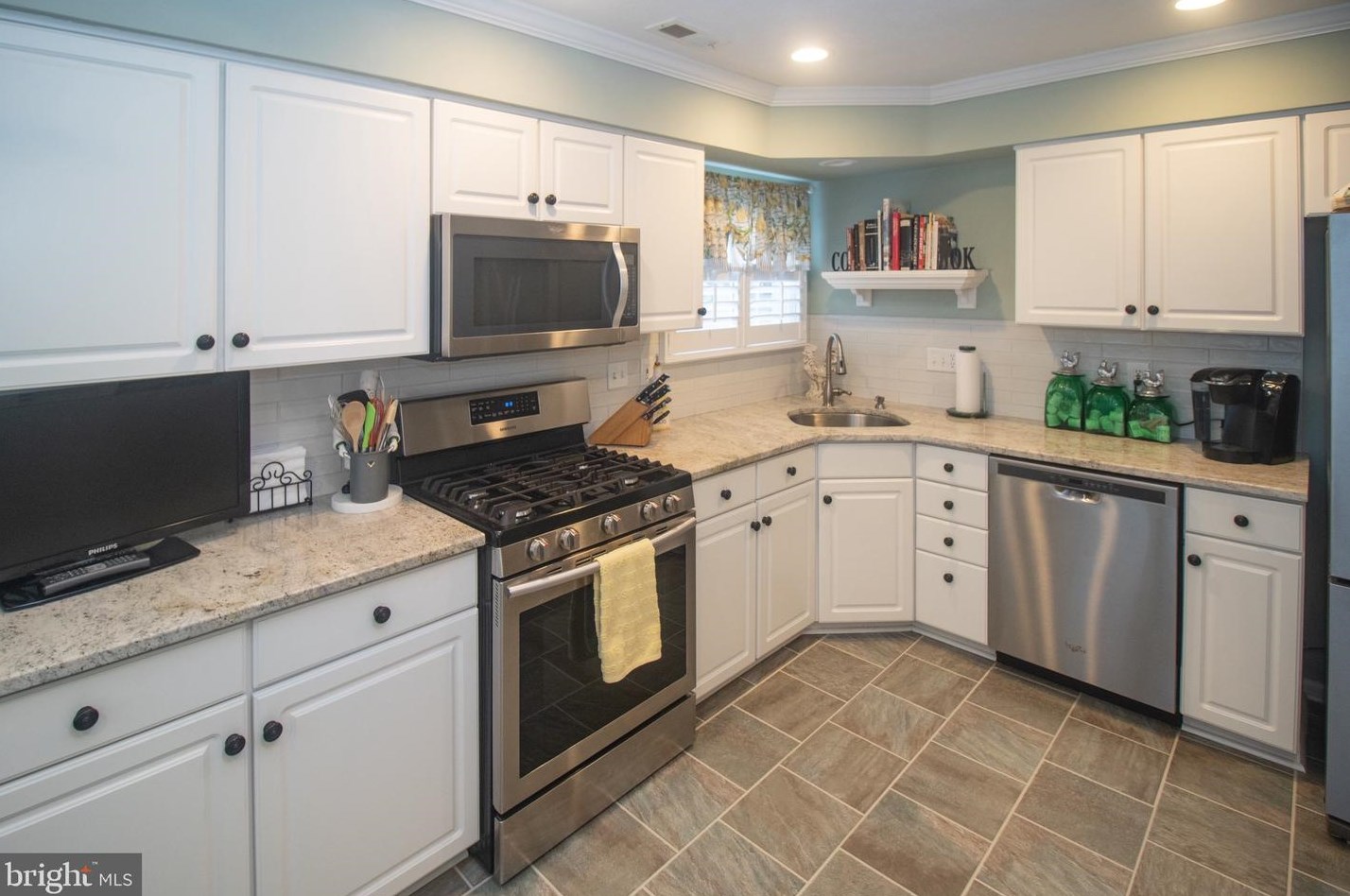 512 Violet Ct, Mount Laurel, NJ 08054-4925