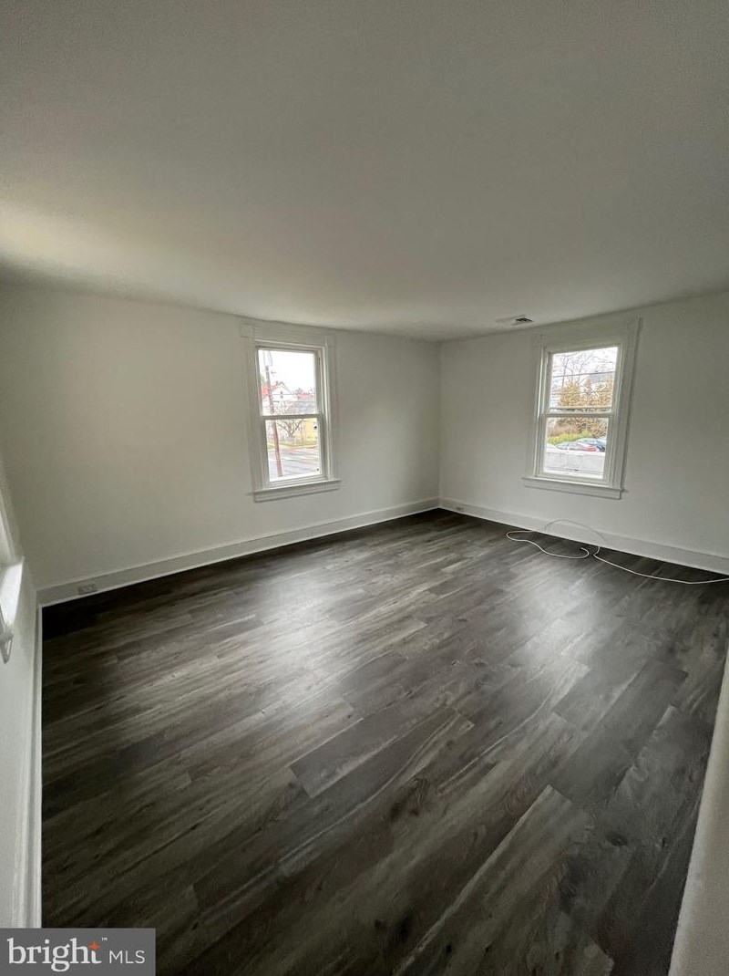 238 W 2nd St #2, Florence, NJ 08518