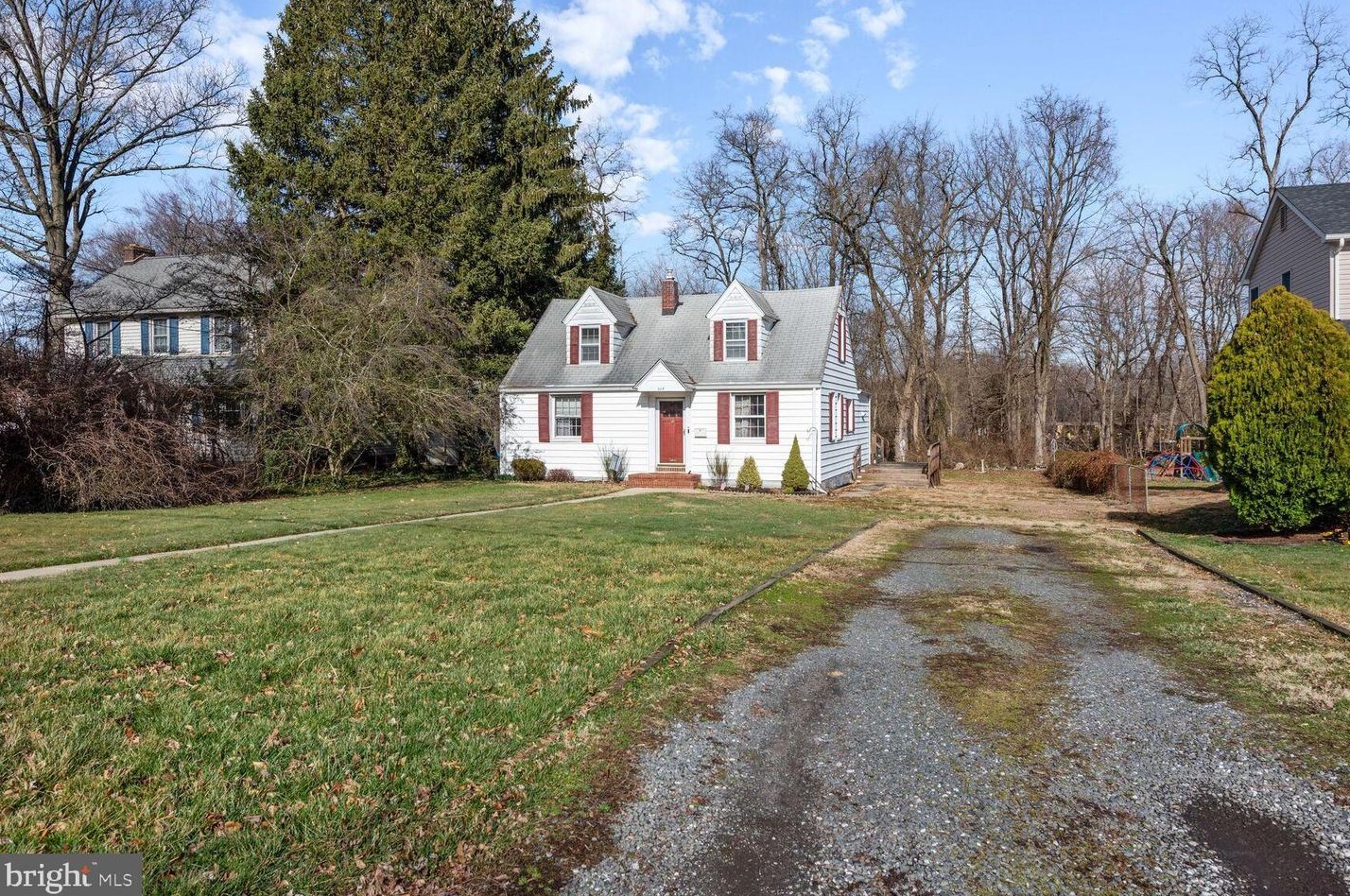 517 2nd St, Moorestown, NJ 08057-3003