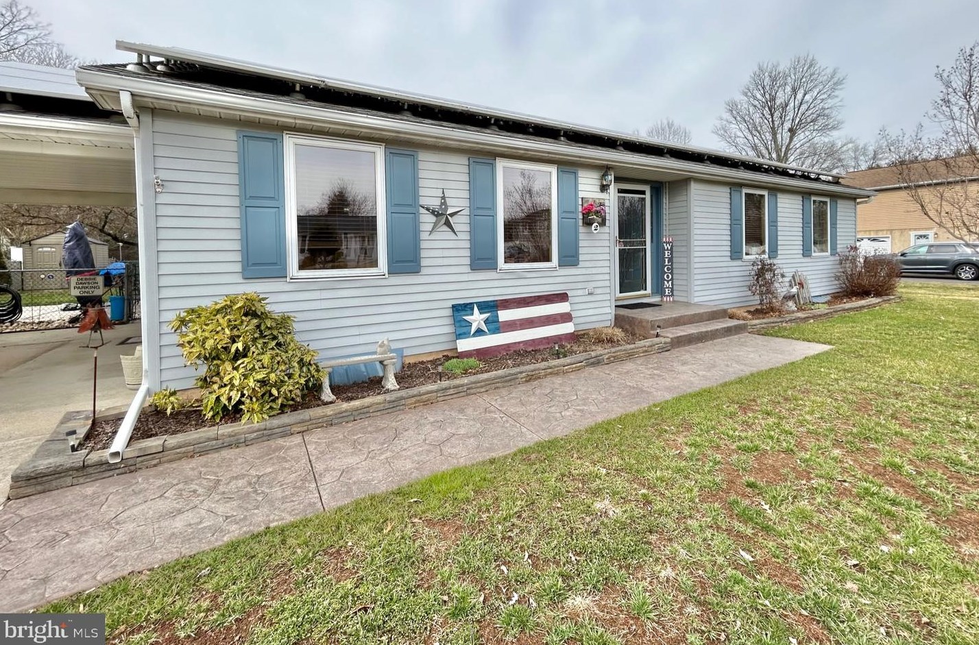 2 Acorn Ct, Florence, NJ 08518