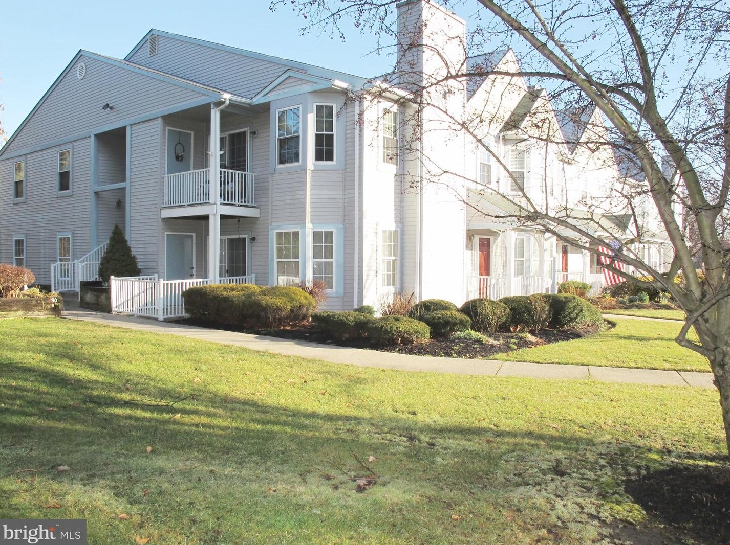 901 Sweetwater Dr, Riverton, NJ 08077