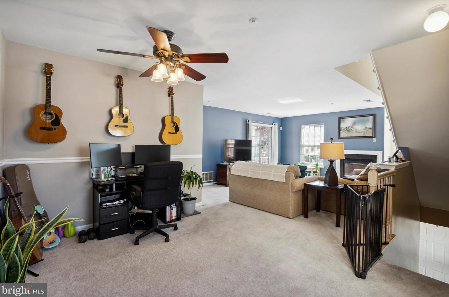 6006 Riverfront Dr, Palmyra, NJ 08065