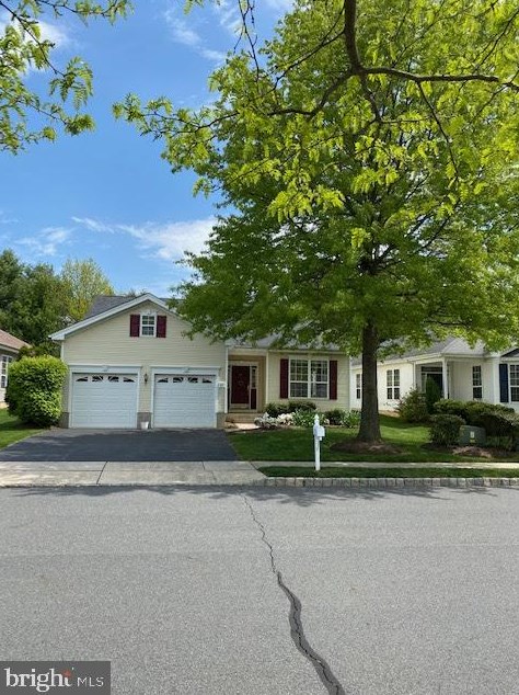 65 Vandevere Ln, Columbus, NJ 08022