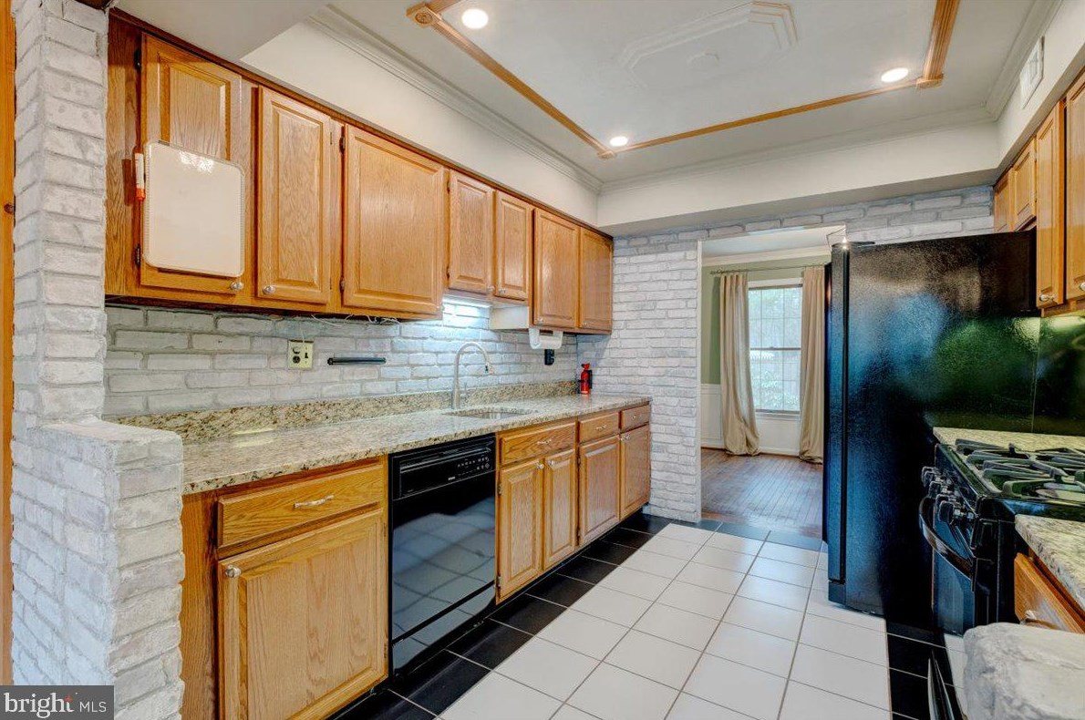 14 King Arthur Dr, Medford NJ  08055-8521 exterior