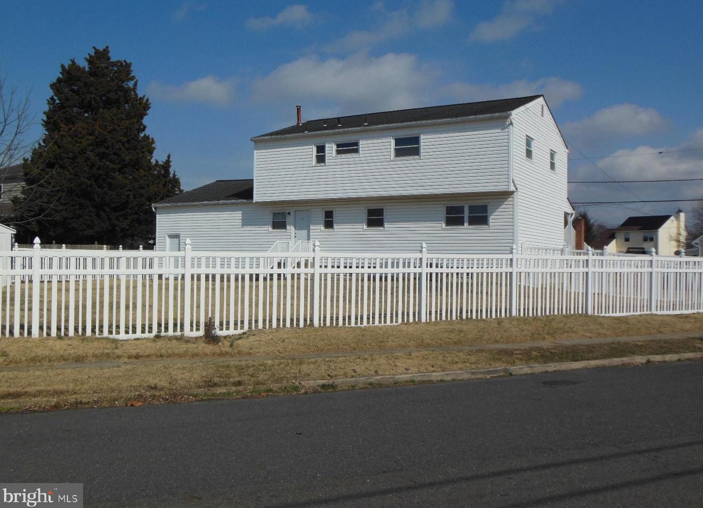 27 Peachtree Ln, Burlington, NJ 08016-2303