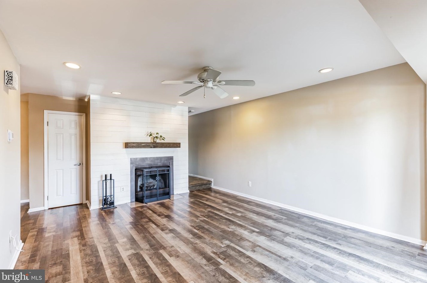 2156 Harbour Dr, Palmyra, NJ 08065