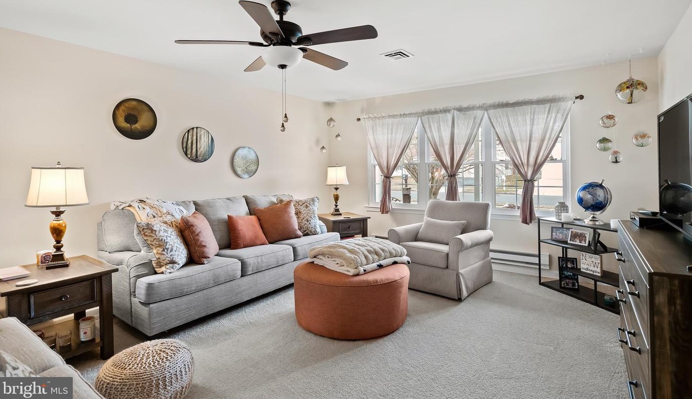 4 Sherwood Pl, Southampton NJ  08088-1124 exterior