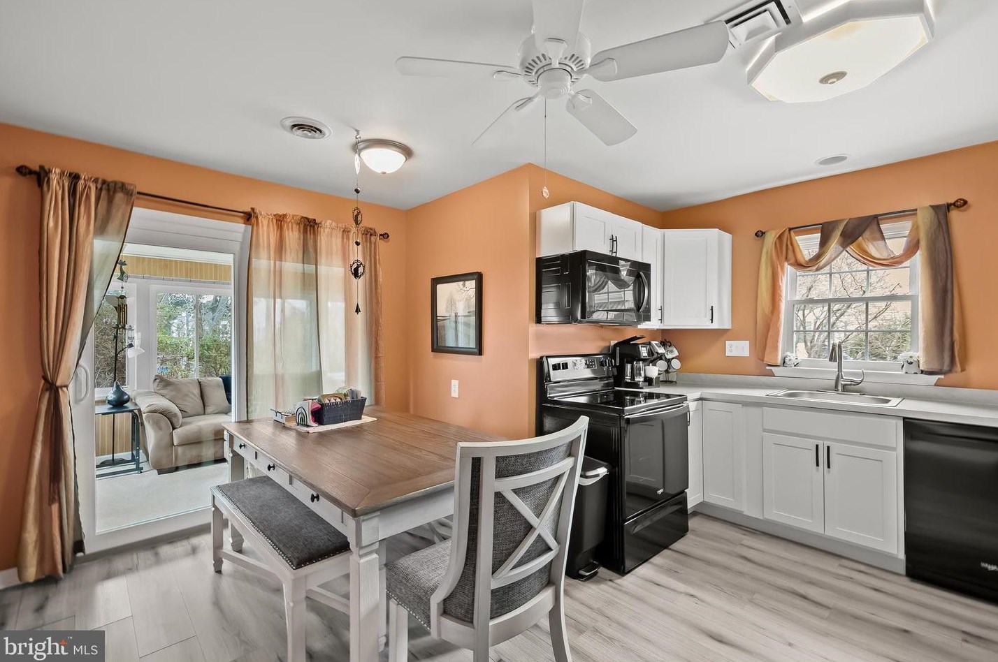 4 Sherwood Pl, Southampton NJ  08088-1124 exterior