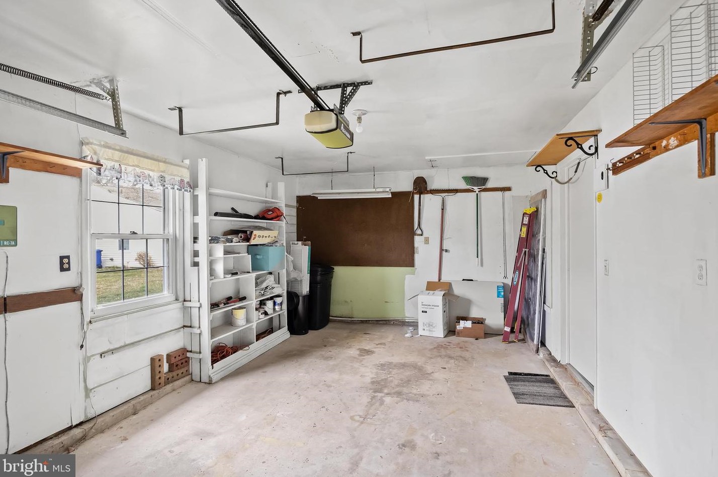 4 Sherwood Pl, Southampton NJ  08088-1124 exterior