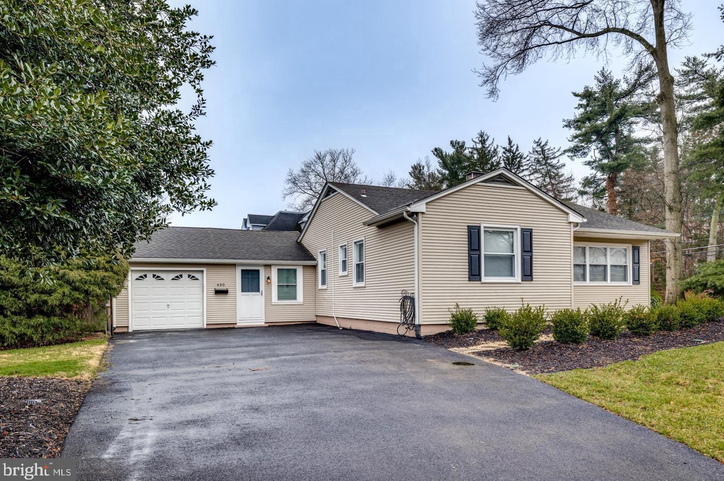 450 Crescent Ave, Moorestown, NJ 08057