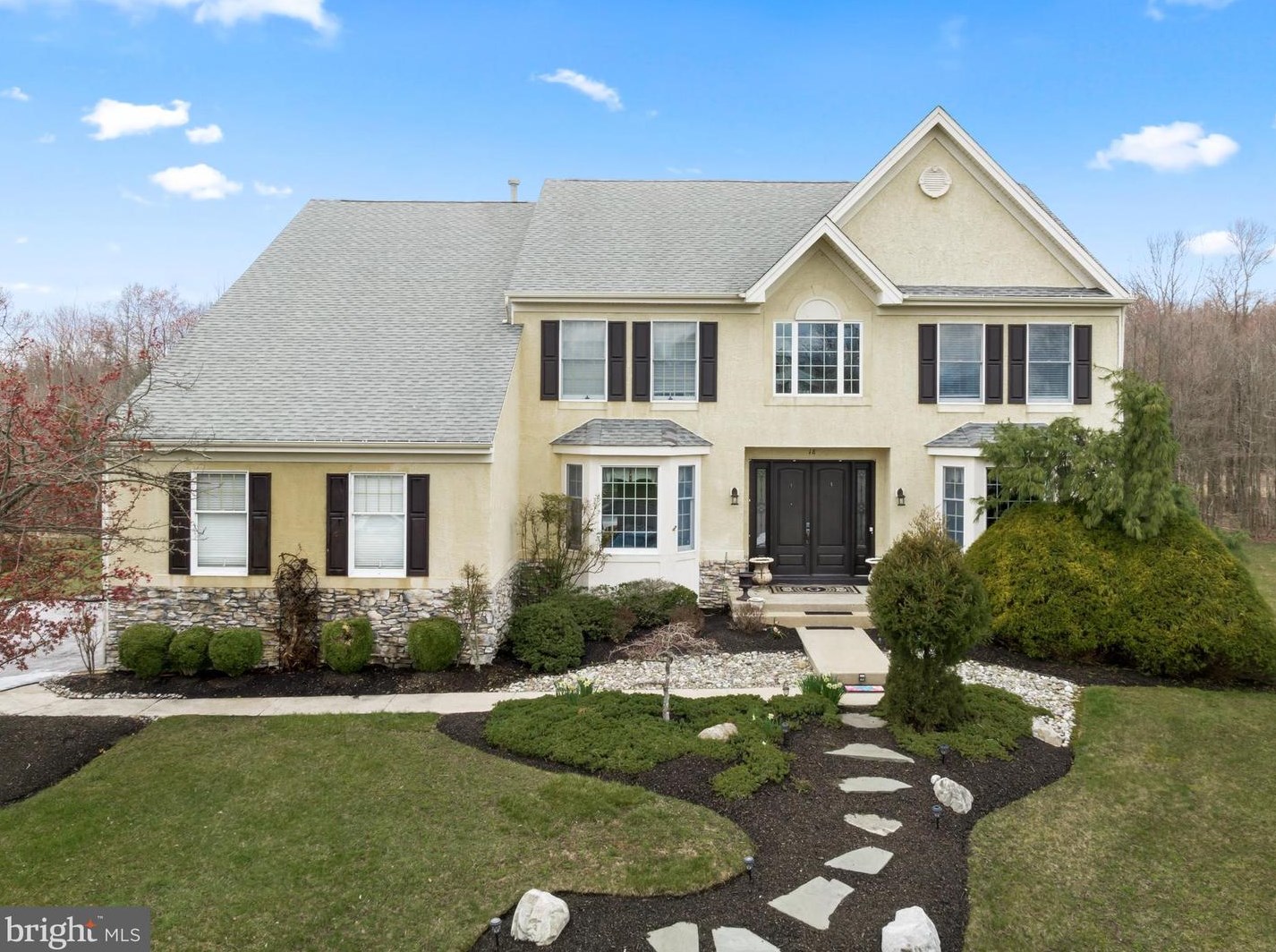 18 Rolling Glen Ct, Mount Laurel, NJ 08054