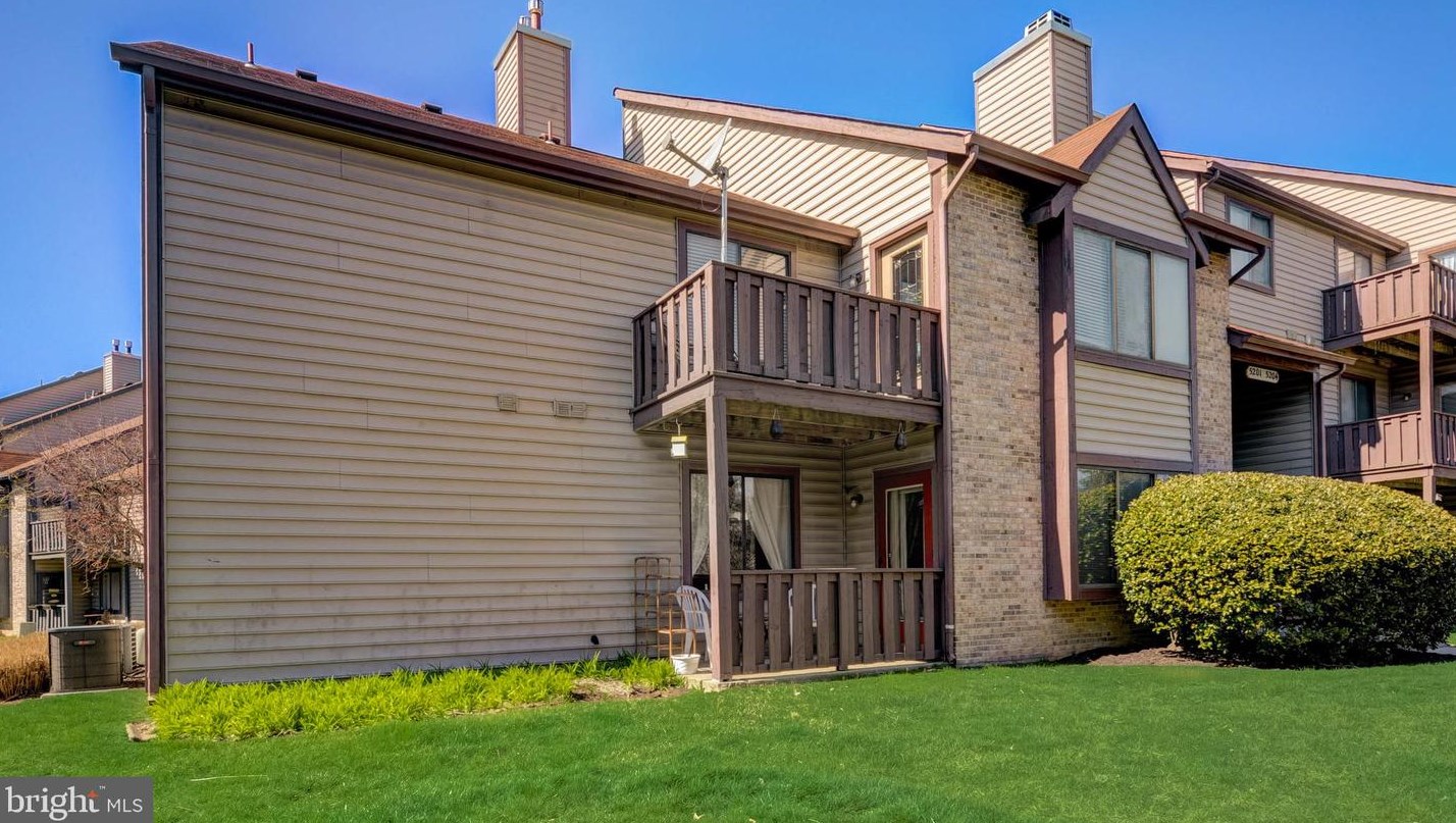 5201 Aberdeen Dr, Mount Laurel, NJ 08054