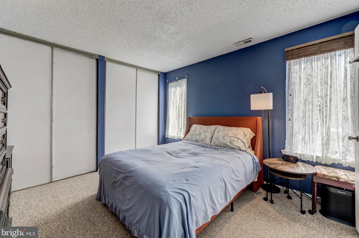 5201 Aberdeen Dr, Mount Laurel NJ  08054-5628 exterior