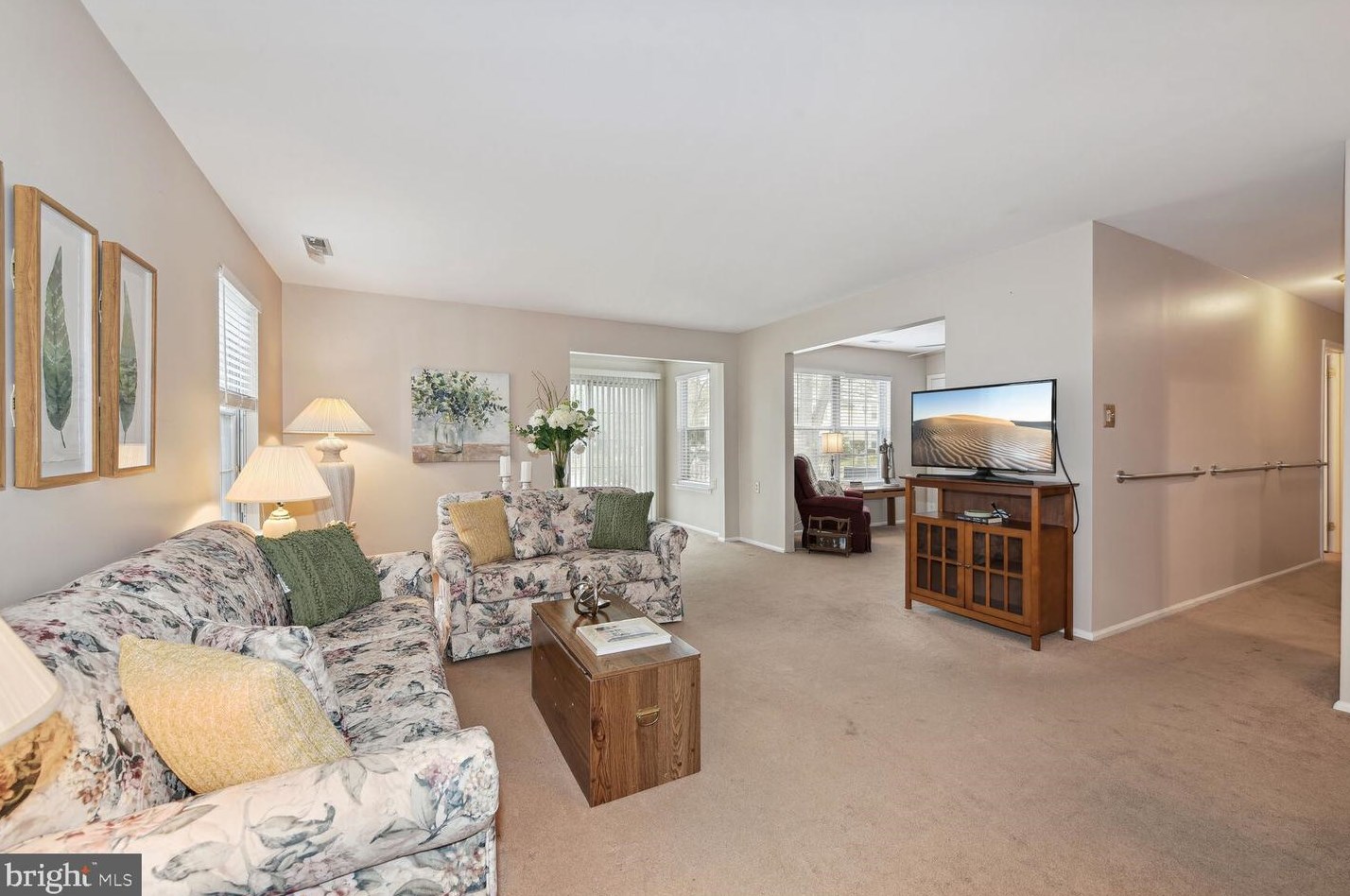 25 Village Ln, Mount Laurel, NJ 08054