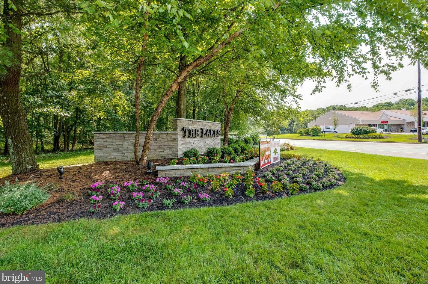 1408 Denham Ct, Mount Laurel NJ  08054-2614 exterior