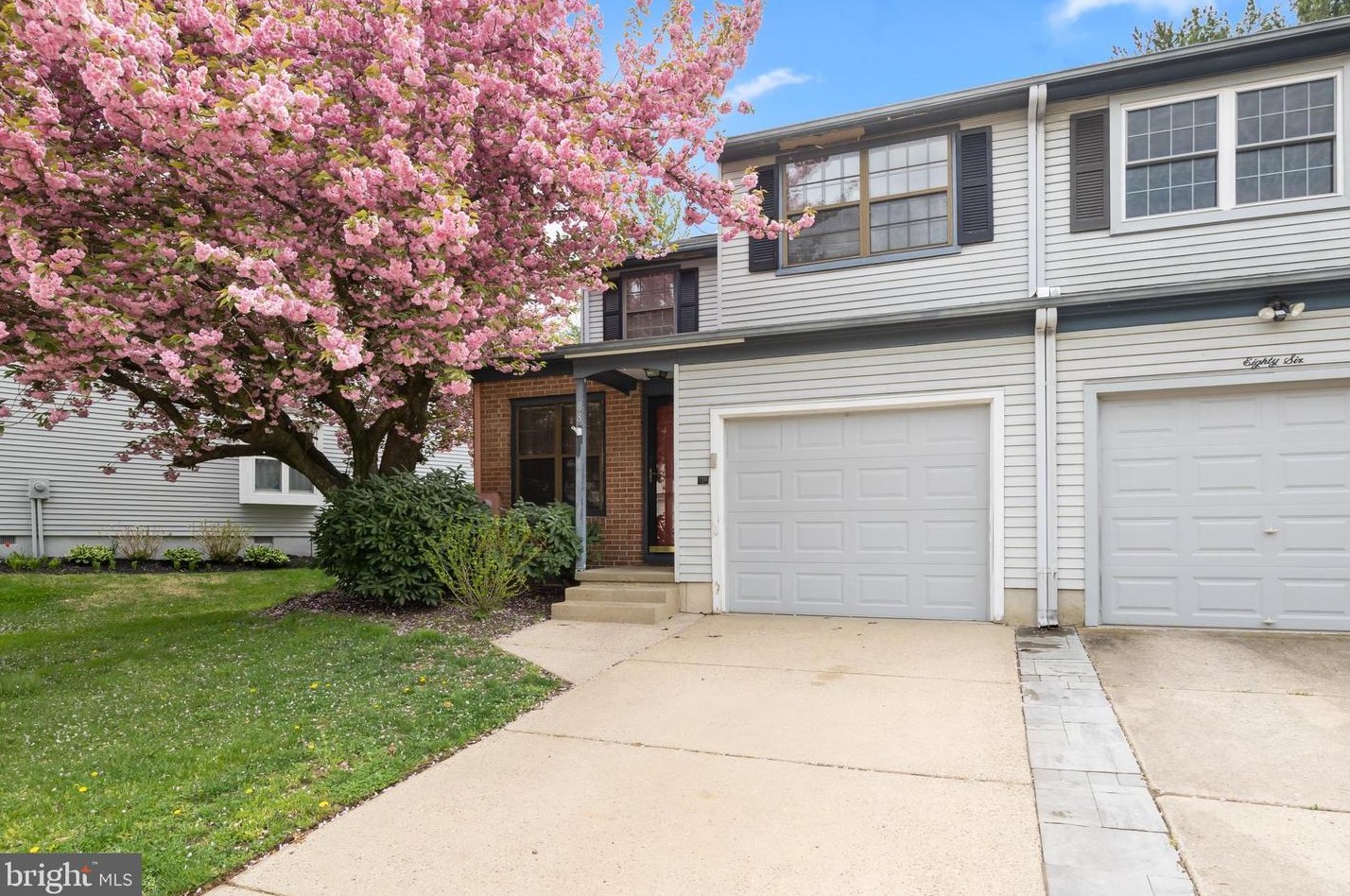88 Farnwood Rd, Mount Laurel, NJ 08054