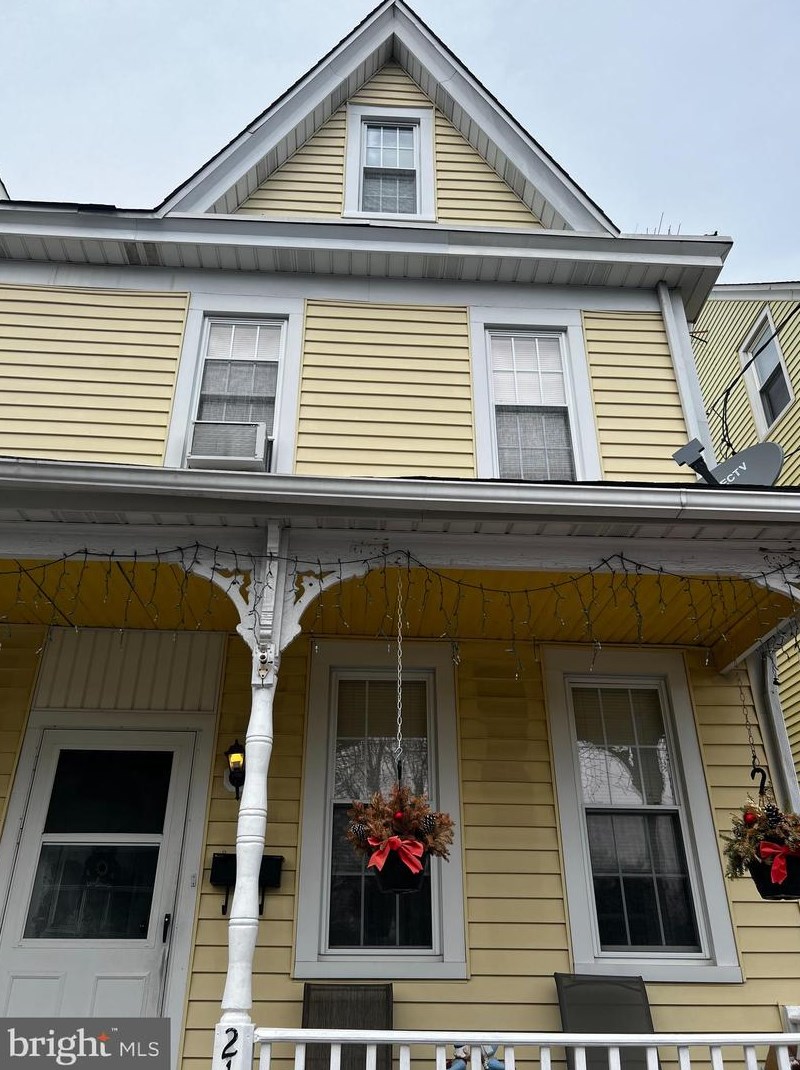 213 Conover St, Burlington, NJ 08016