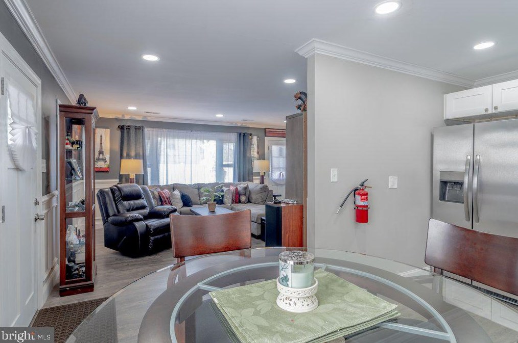 27 Midvale Ln, Willingboro, NJ 08046