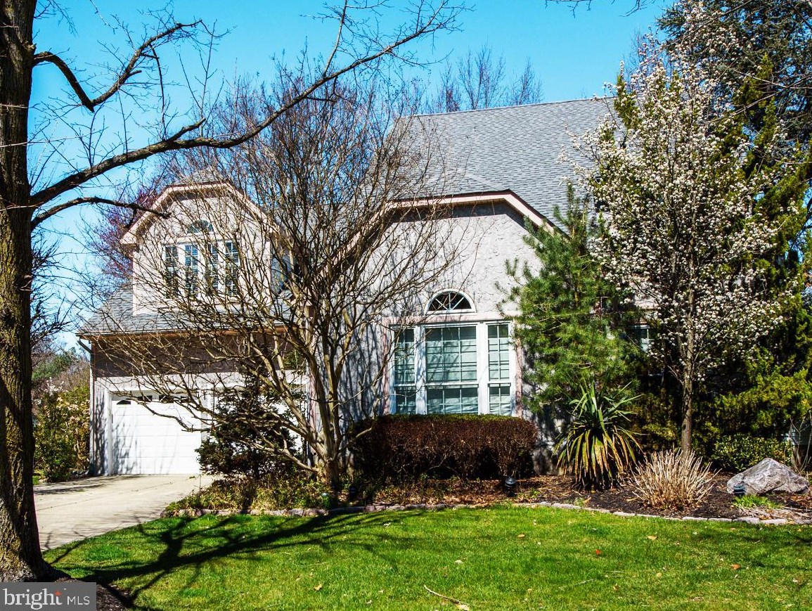 30 Fox Run Dr, Mount Laurel, NJ 08054